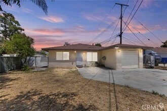 Building Photo - 315 S Mistletoe Ave