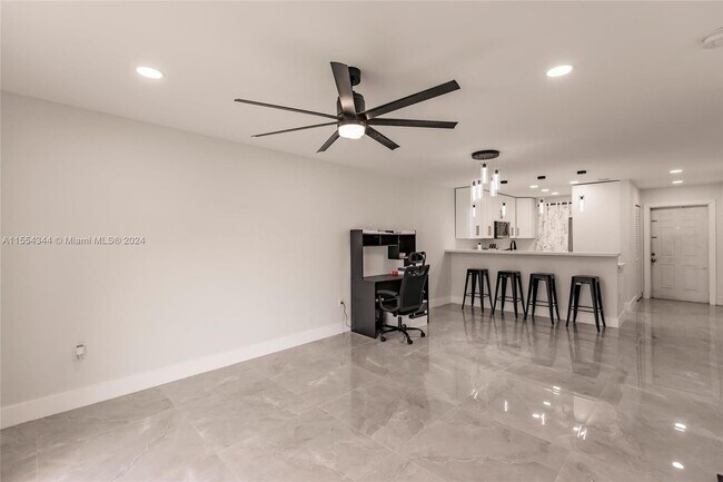 Building Photo - 807 W Oakland Park Blvd