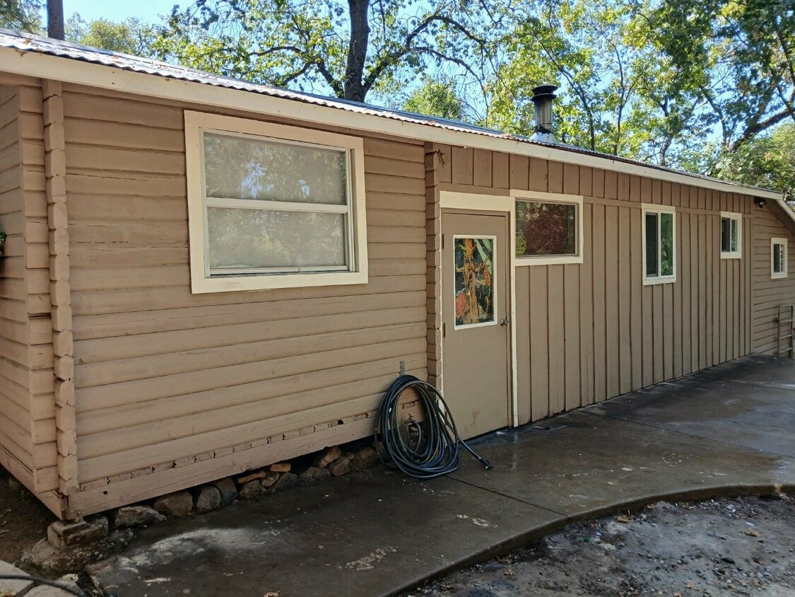 Building Photo - 10091 CA-49