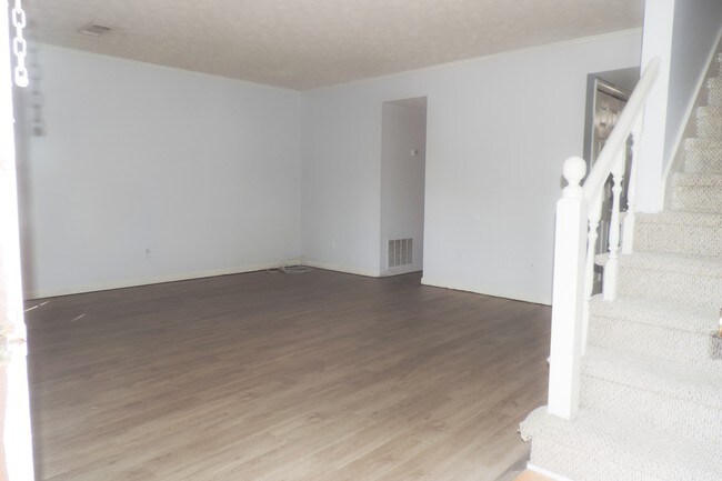 Living - 3176 Sloping Terrace