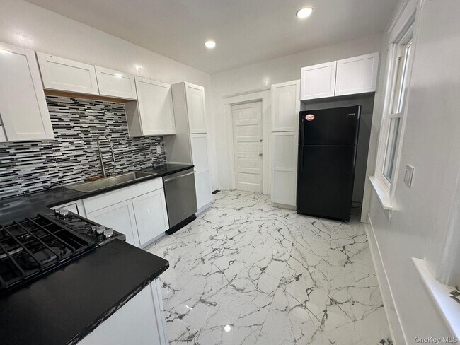 Building Photo - 15 Forbus St