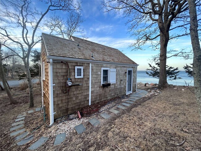 Building Photo - 1260 Springs Fireplace Rd