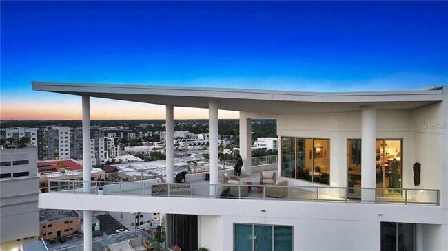 Foto del edificio - 111 S Pineapple Ave