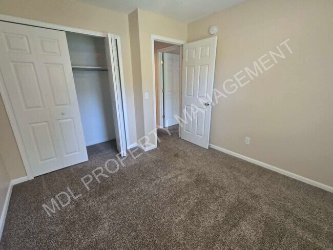 Foto del edificio - 4-Bedroom Duplex in Midland