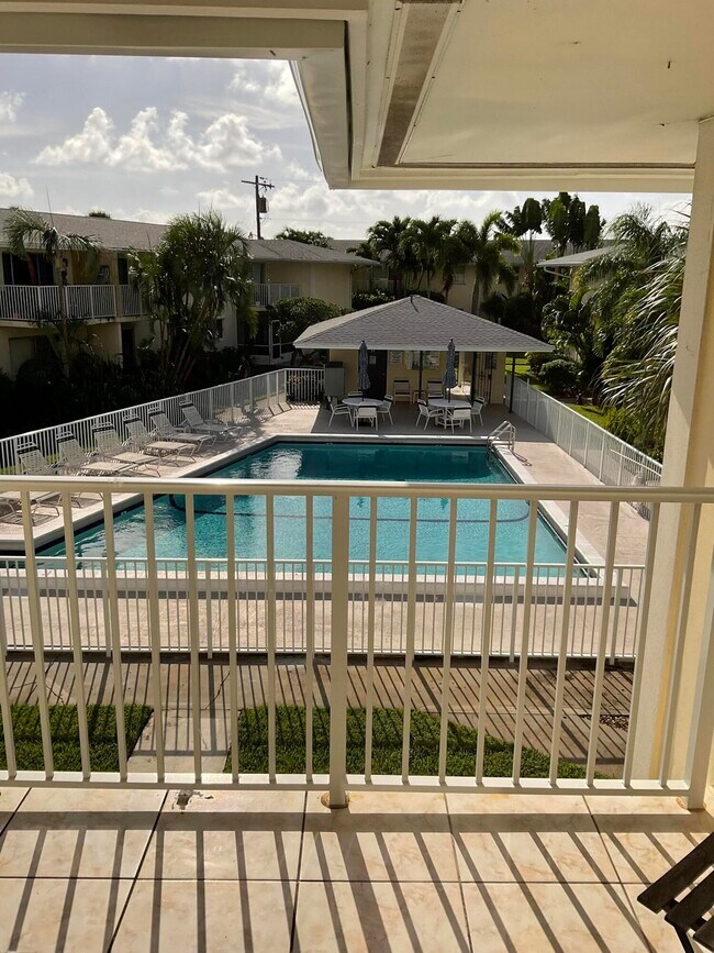 Foto del edificio - 510 Prosperity Farms Rd
