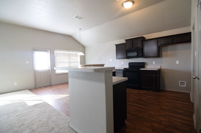 Building Photo - 1108 Roanoke Dr