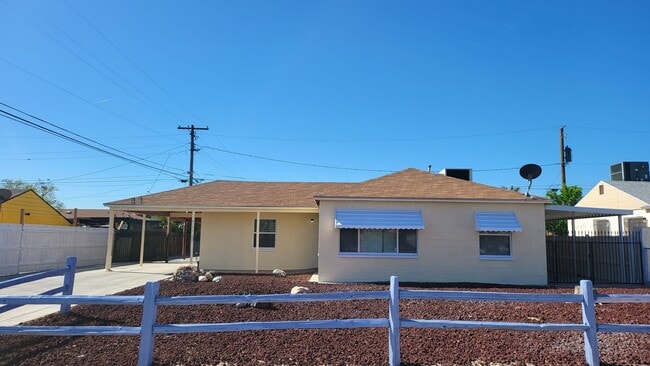 Building Photo - One Story House in Southwest