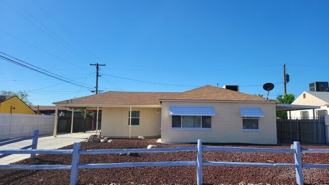 Foto del edificio - One Story House in Southwest