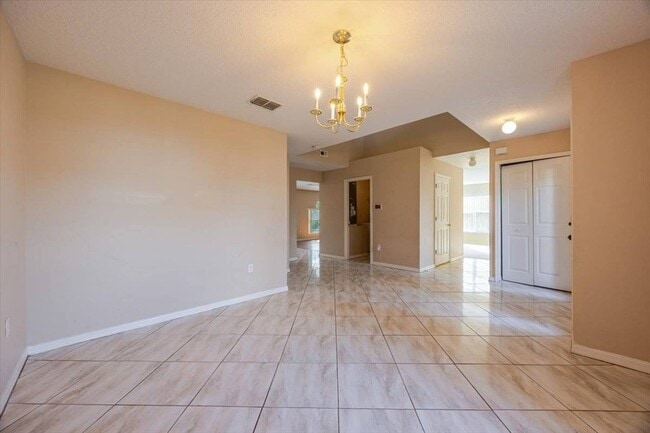 Building Photo - 163 Jocelyn Dr