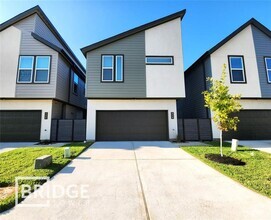 Building Photo - 418 S Centro Cir