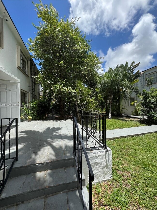 Building Photo - 1421 SW 37th Ave