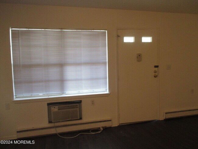 Building Photo - 92D Edinburgh Ln