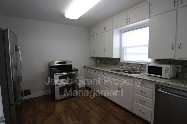 Foto del edificio - 370 E 18th St