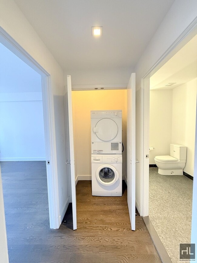 Foto del edificio - Large king size 1 bed 1 bath with washer a...