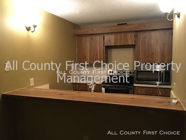 Building Photo - Spacious Condo with great outdoor space