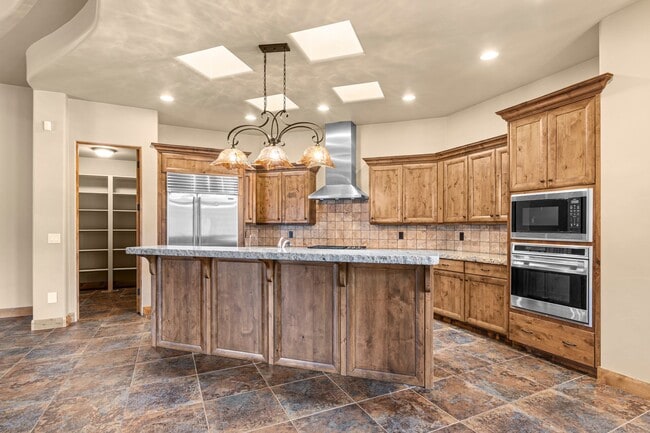 Building Photo - 3052 Snow Canyon Pkwy