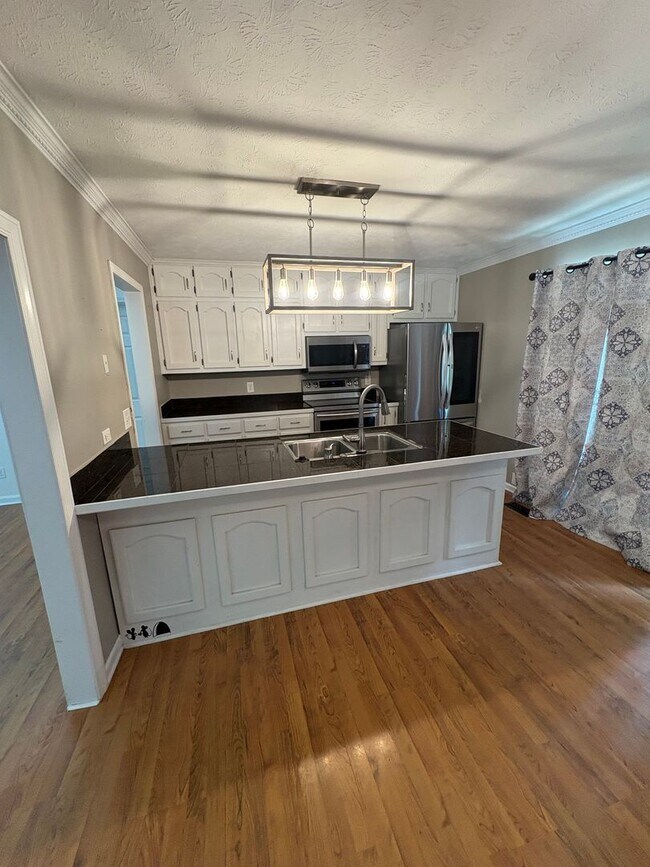 Building Photo - Lakefront Living at Fairfield Plantation