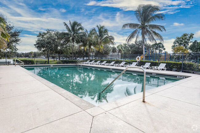 Piscina - Mer Soleil Apartments