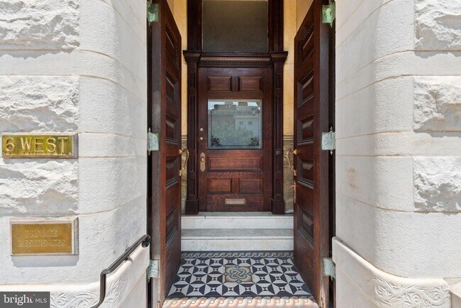 Foto del edificio - 6 W Mt Vernon Pl