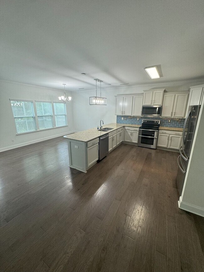 Foto del edificio - Beautiful Newly Renovated Home in a Quiet ...