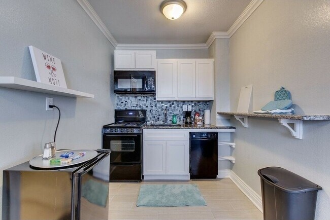 Foto del edificio - 717 Culbertson Dr