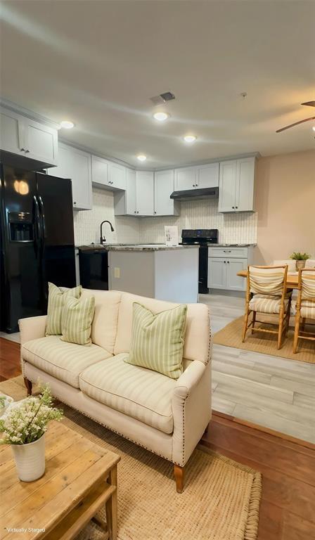 Foto del edificio - 22262 Adams St