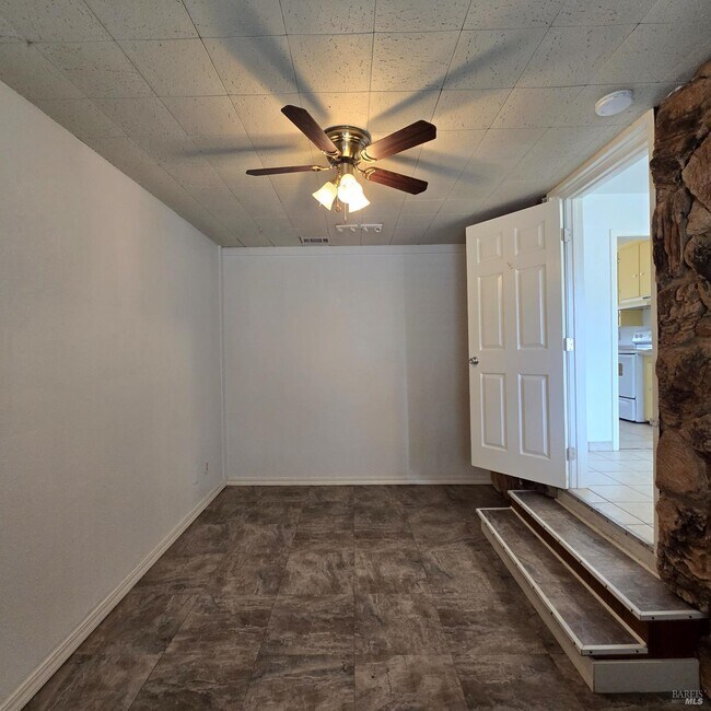 Foto del edificio - 102 Laurel St