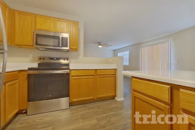 Building Photo - 23683 W Huntington Dr