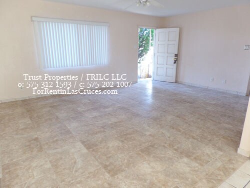 Building Photo - Spacious 4/2 close to NMSU
