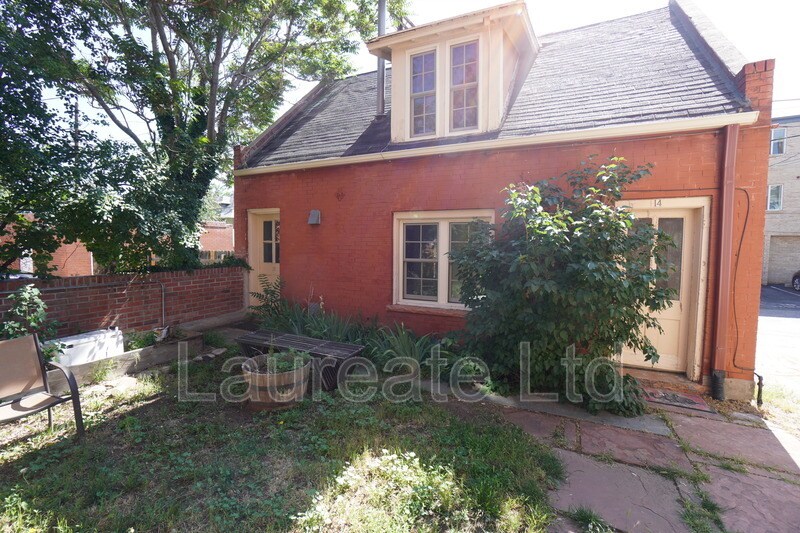 Photo - 834 Clarkson St