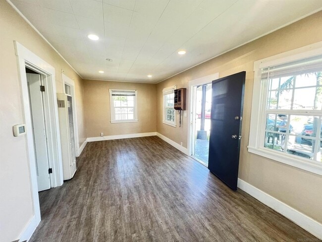 Foto del edificio - 4060 Oakcrest Dr