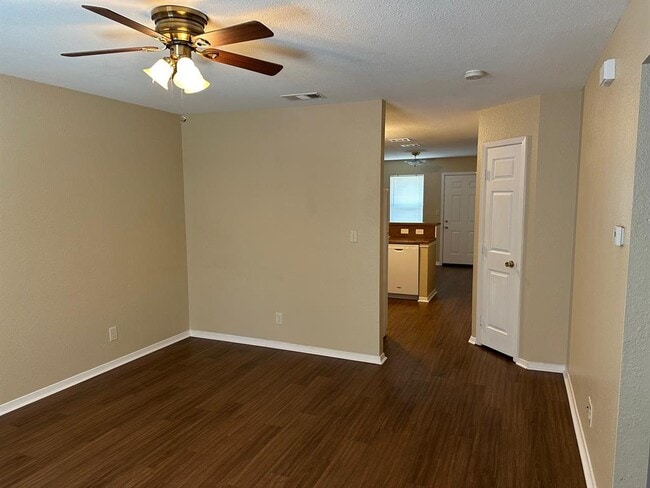 Foto del edificio - 2208 Katy Ln