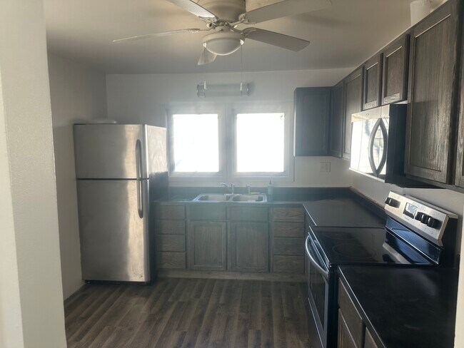 Building Photo - 410 Ivanhoe Rd