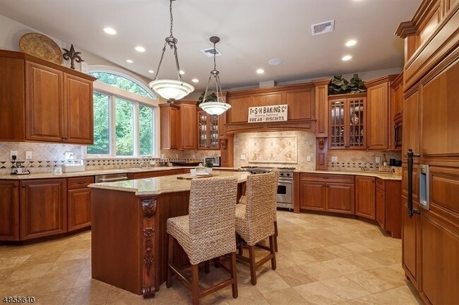 Foto del edificio - 40 Canoe Brook Ln