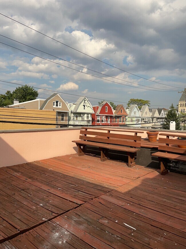 Roof Top Deck - 318 Martin Luther King Jr Dr