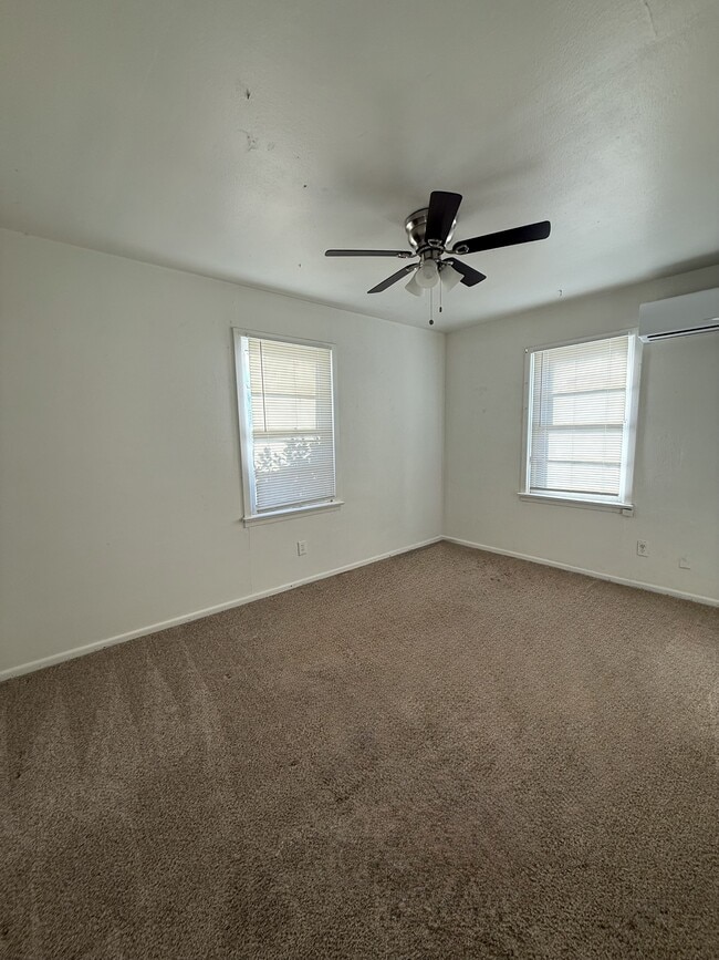 Foto del edificio - 105 N Avenue U