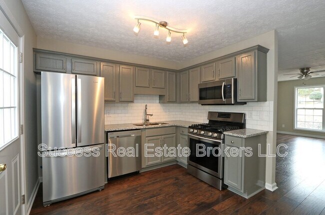 Building Photo - 102 Providence Dr