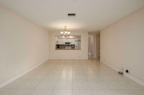 Building Photo - 1425 SW 25th Ave