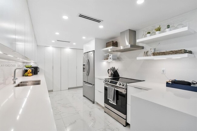 Building Photo - 1121 Crandon Blvd