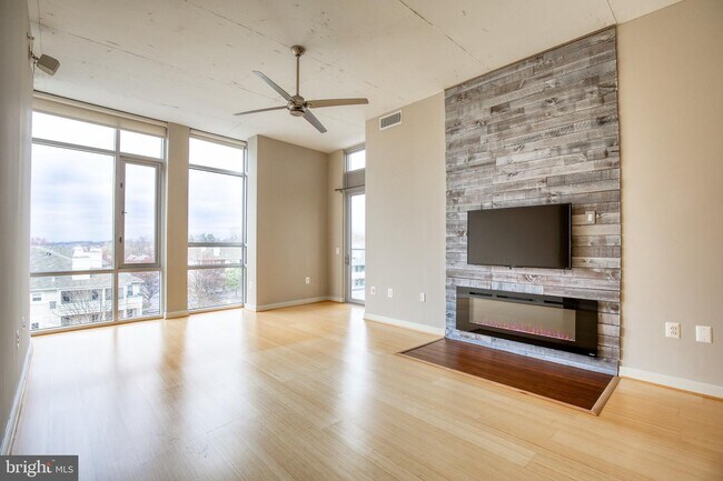 Foto del edificio - 12025 New Dominion Pkwy