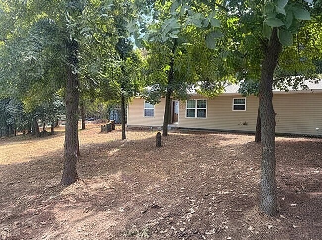 Foto del edificio - 19000 Pecan Valley Rd