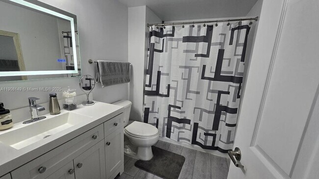 Foto del edificio - 275 NE 18th St