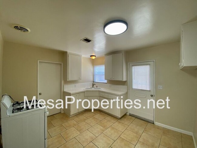 Building Photo - 5559 Elm Ave