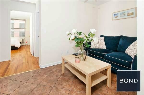 Foto principal - 245 E 33rd St