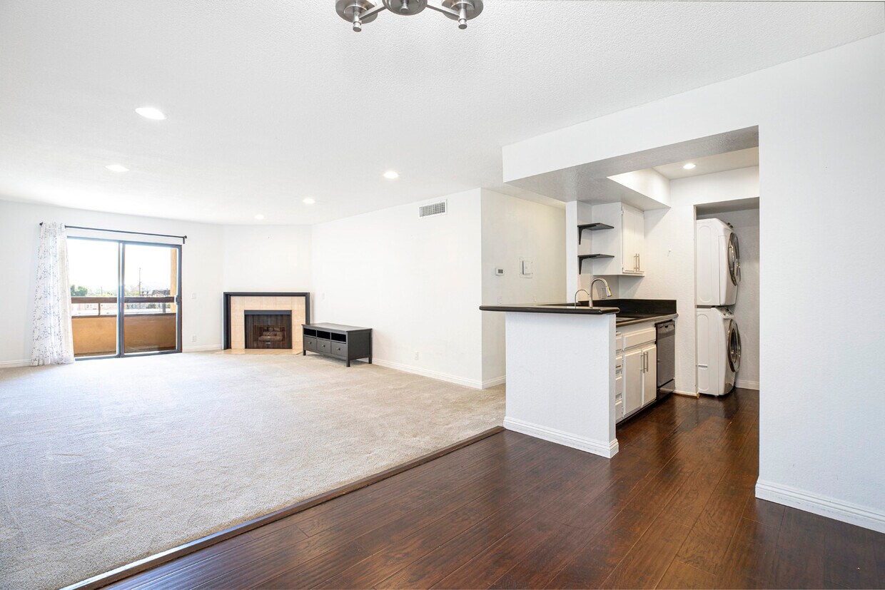 Primary Photo - 460 Oak St