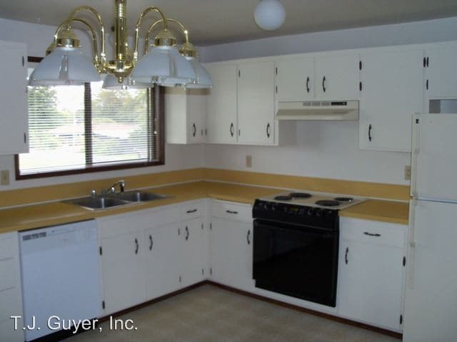 Building Photo - 514 N Medcalf Ln