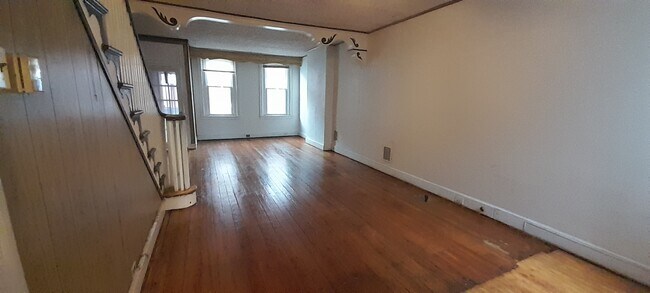 Building Photo - 421 McClellan St
