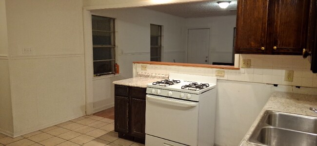 Foto del edificio - 4703 Lynch Dr