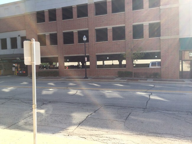 Building Photo - 200 N County St