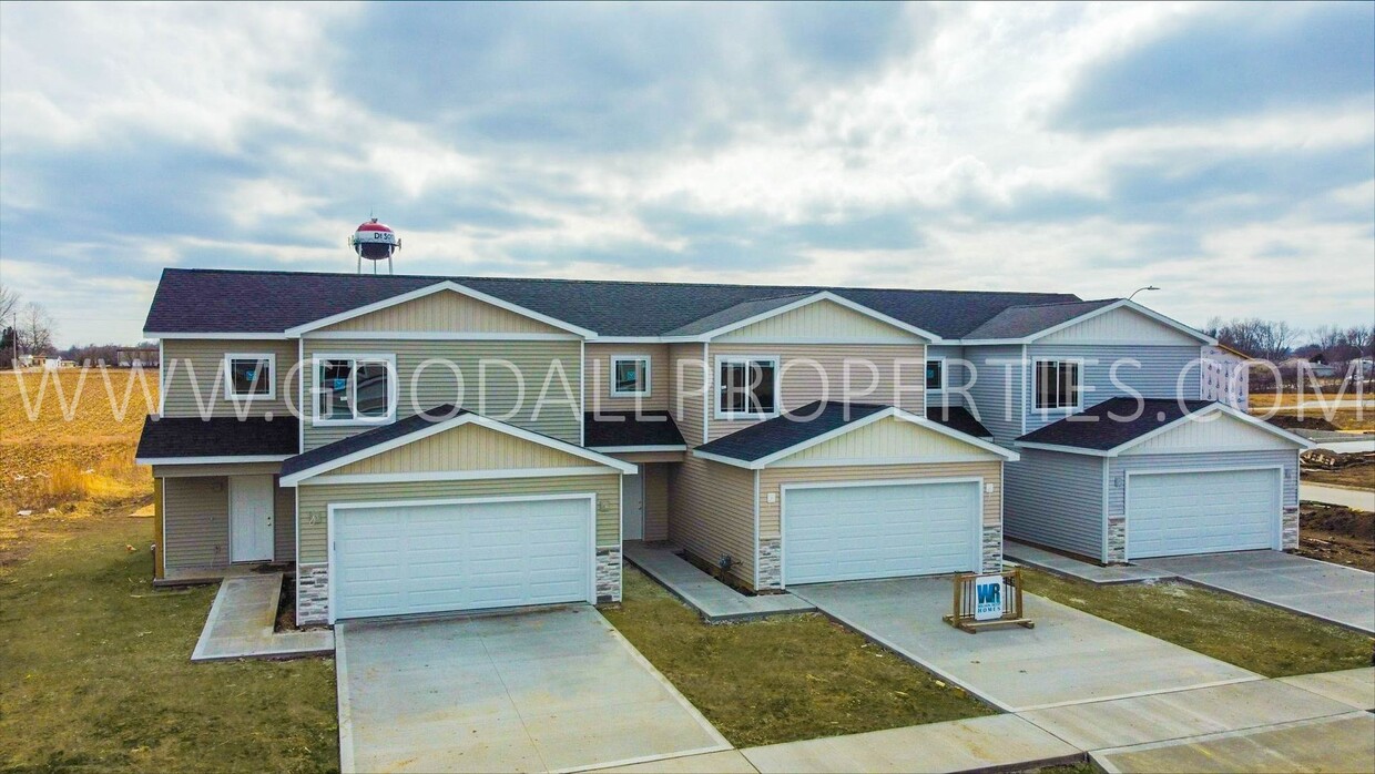 Foto principal - 3 Bedroom 2 Bathroom Townhome